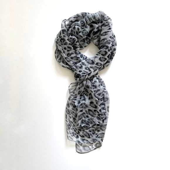 NWOT Grey & Black Animal Print Lightweight Scarf - Picture 1 of 8